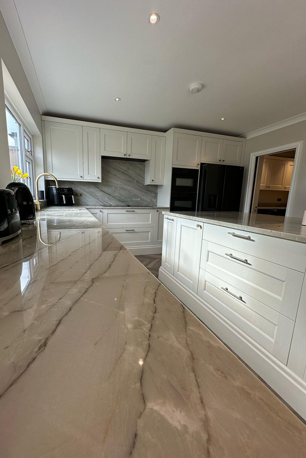 Luxury Kitchen Extension in Sidcup by Brick by Brick Construction & Landscape